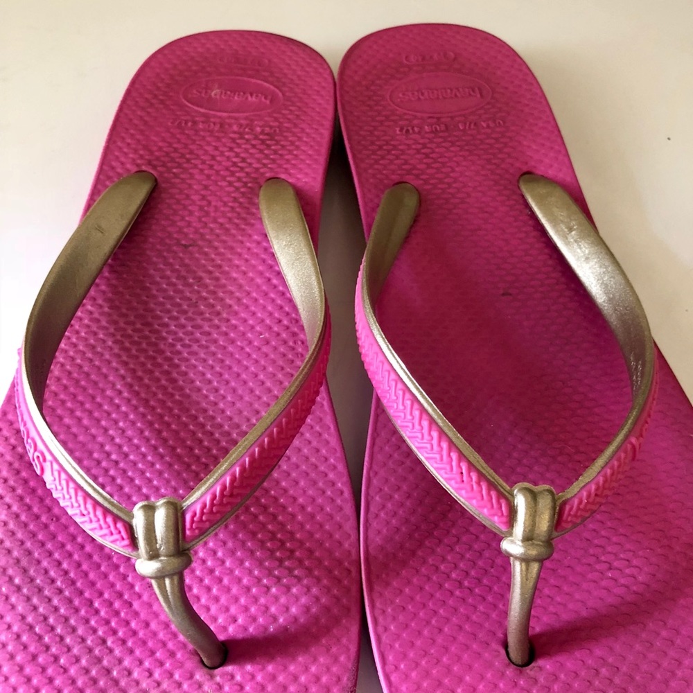 Havaianas slim pink gold sz 8/9 EUC